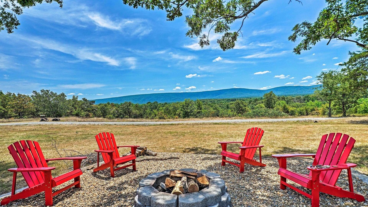 Talihina Cabin | Luxury Getaway | Mountain/River Views, BBQ/Fishing