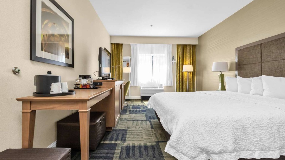 Vacaville Hotel | Luxury Getaway! with Free continental breakfast, close to Southwood Park