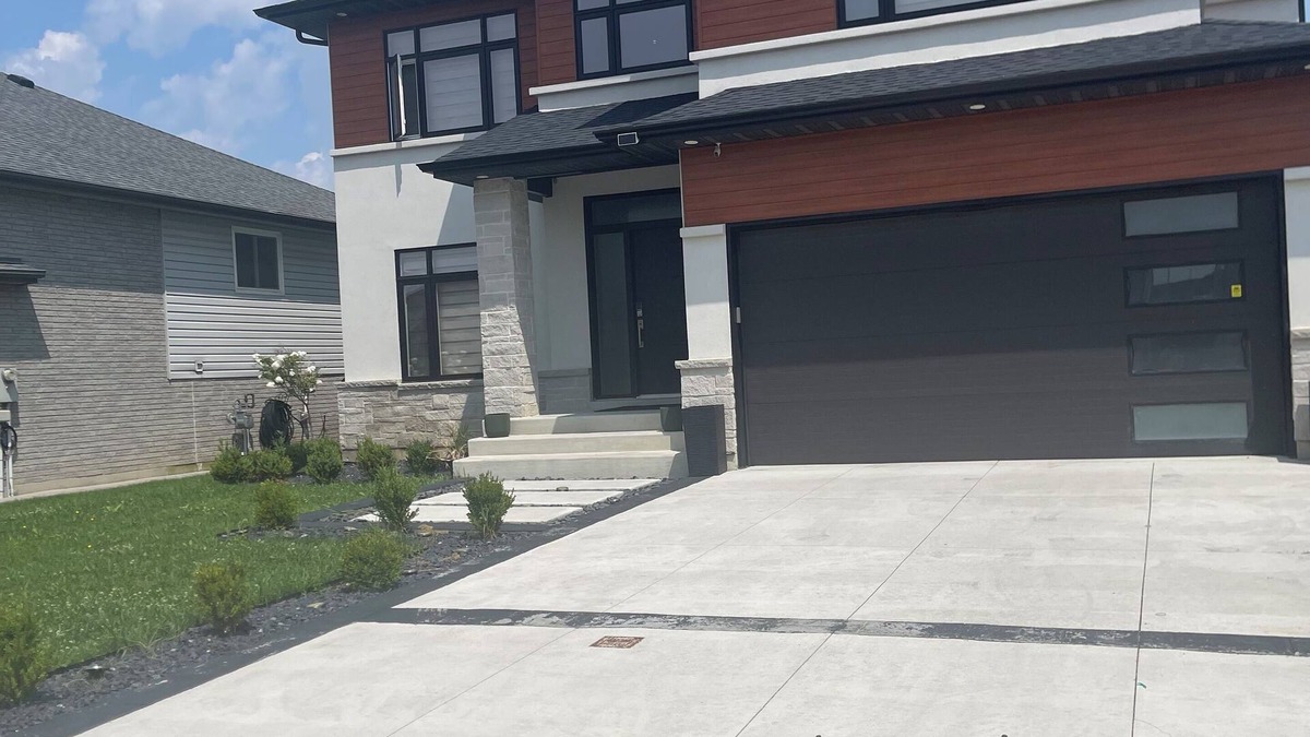 Windsor House | Luxury getaway with pool and hot tub - family retreat