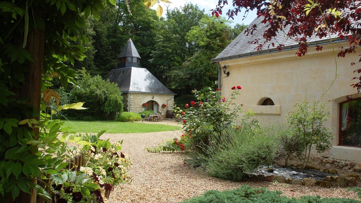 Brion Cottage | Luxury gites & B&B, near Saumur, in 18thC former wine estate, heated pool