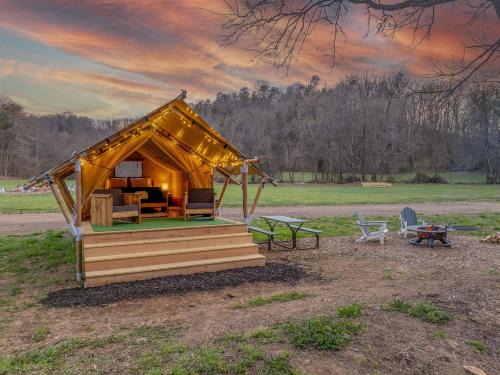 Newport Other | Luxury Glamping Near Gatlinburg and Asheville