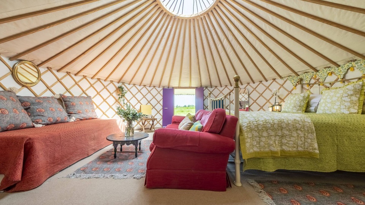 Sudbury Cottage | Luxury glamping with hot tub - Valley View Yurt