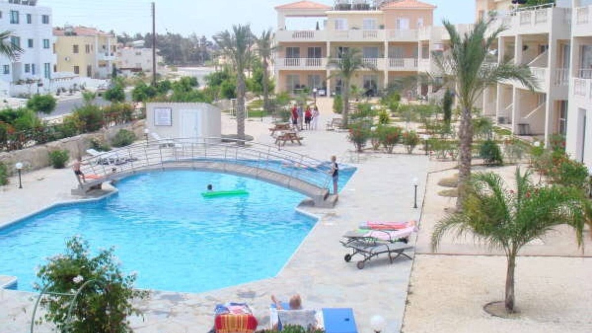 Universal Apartment | Luxury Ground Floor Apartment Overlooking Pool