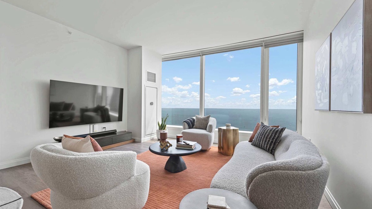 The Loop Apartment | Luxury Group Escape: Top Amenities, City Views