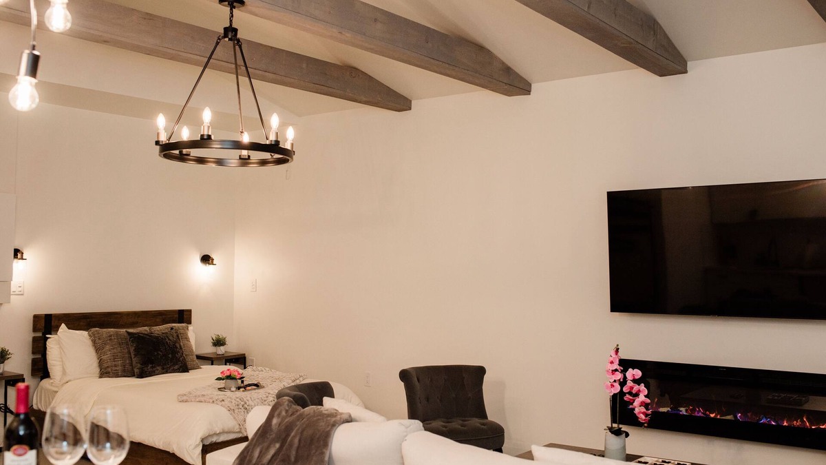 Pickering Apartment | Luxury Guest Suite, Pickering, ON