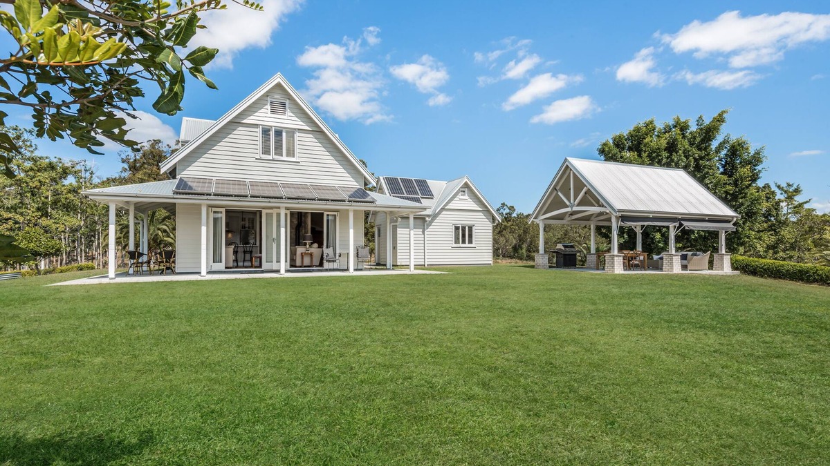 Moreton Bay Region House | Luxury Hamptons Style Country House on 40 Picturesque Acres | Free Netflix