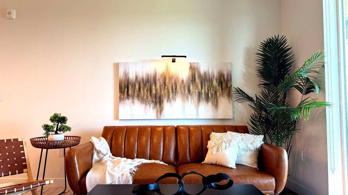 Santa Ana Apartment | Luxury Haven 10 Min From Disneyland With Pool & GYM