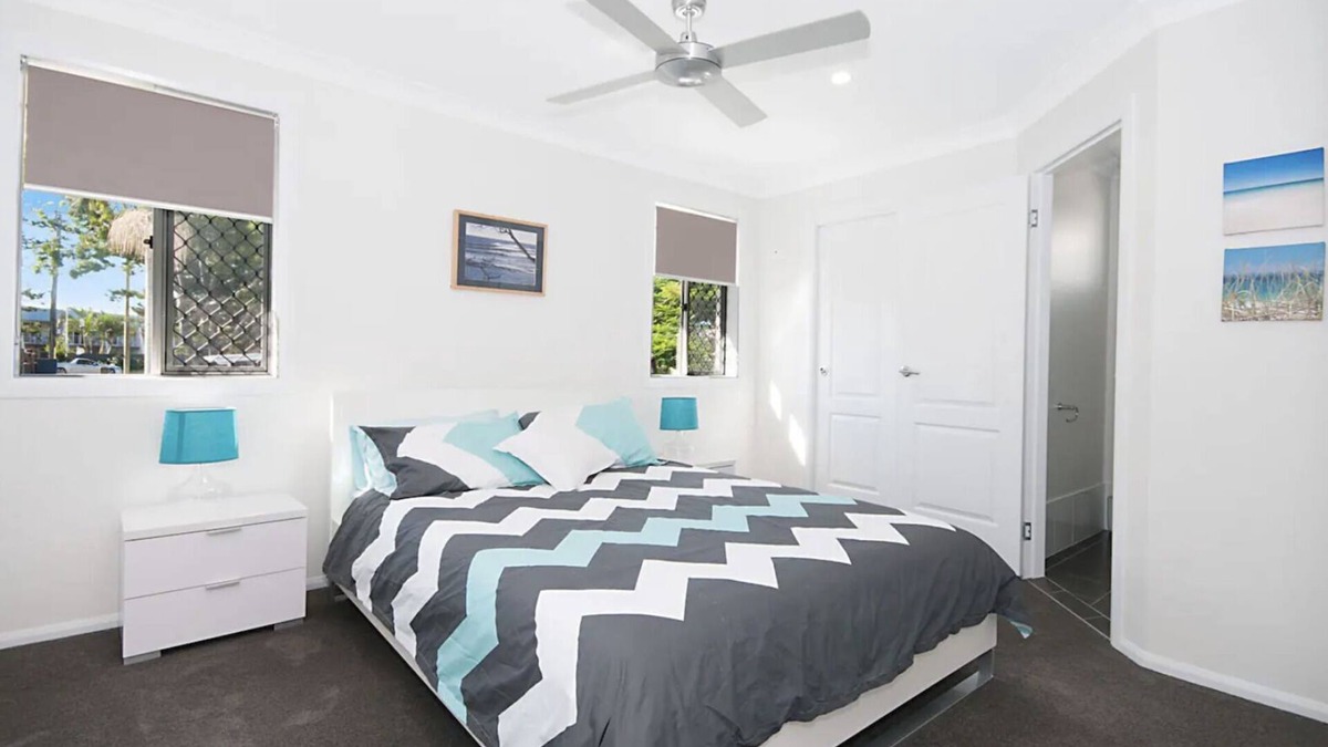 Yamba House | LUXURY HAVEN! Beautiful, central, wifi & spacious! Walking to everything!