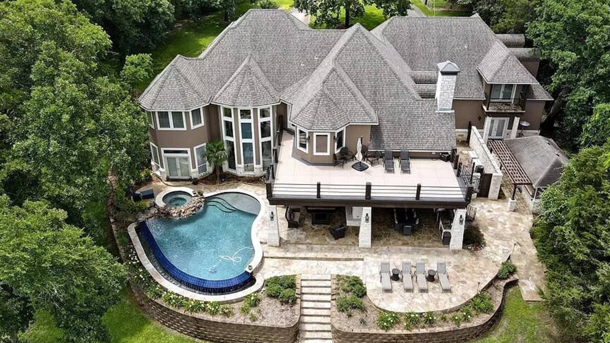 Athens House | Luxury Haven on Lake Athens | Gourmet Kitchen, Theater, Pool & Waterfront Fun