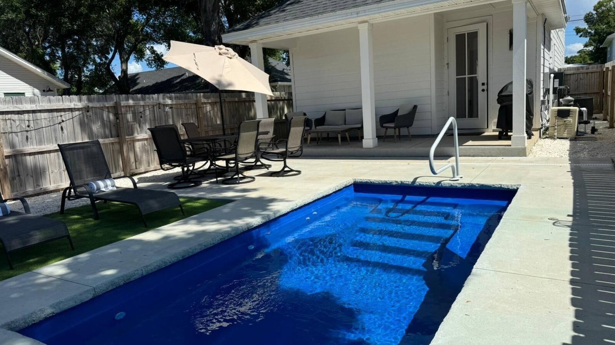Sanders Beach House | Luxury Heated Pool Home 3 King Beds 15min To Beach