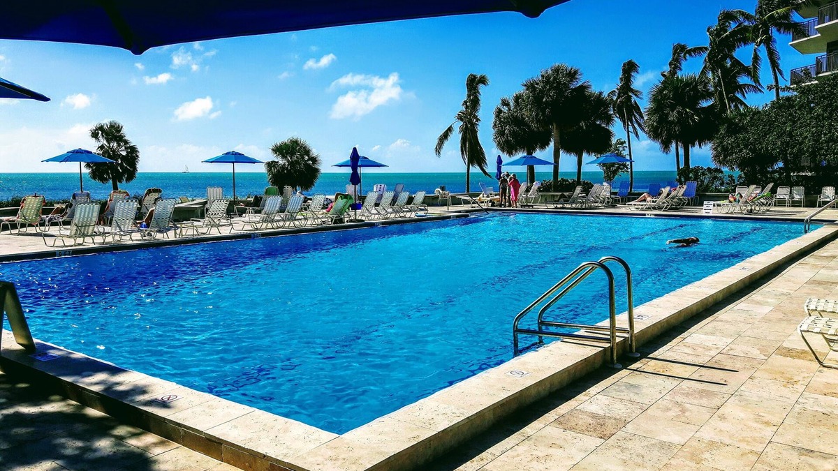 Midtown Condo | Luxury High End, 2 Bikes, Highspeed Wi-Fi, Work station, Pool, Hot Tub, Gym