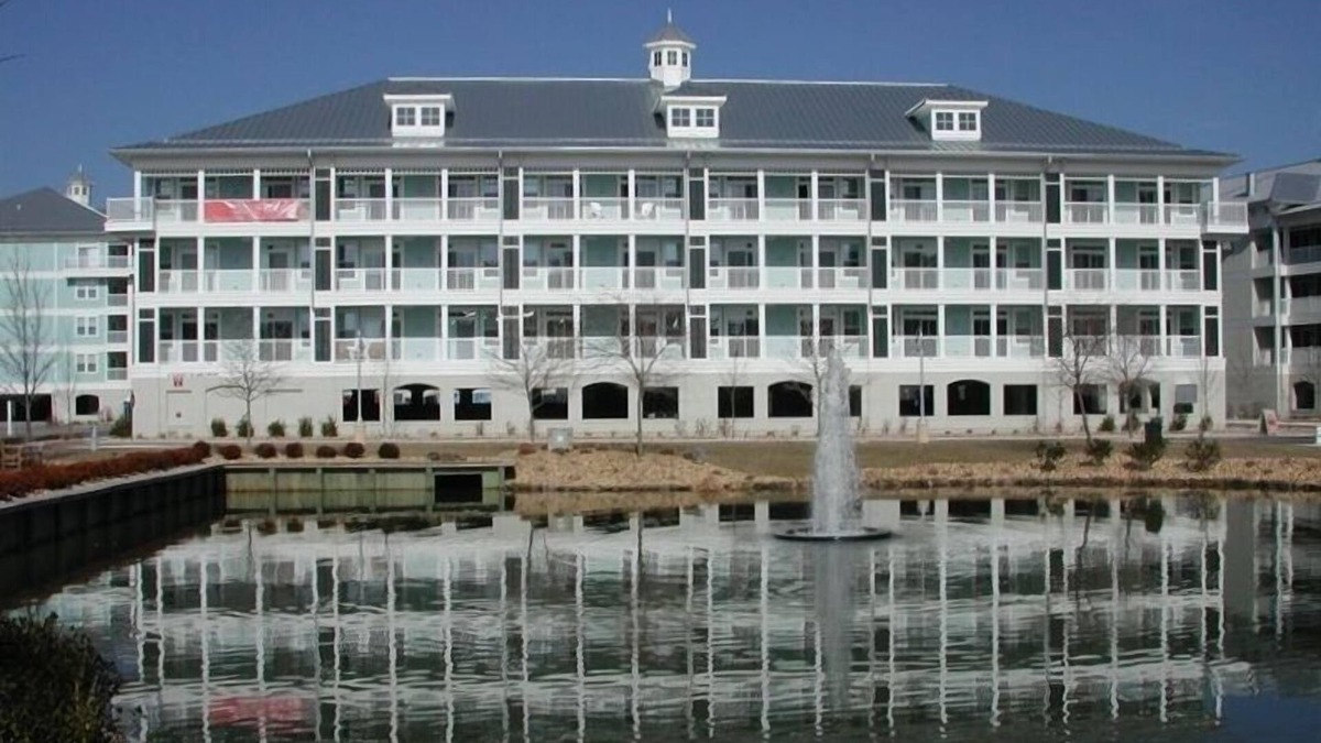 Sunset Island Condo | Luxury High End Sunset Island Condo 2 Blocks from ~OC~ Beach