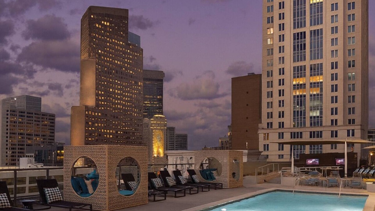 Peachtree Center Apartment | Luxury High-rise 2BR, Pool + Free Parking Near Mercedes Benz stadium