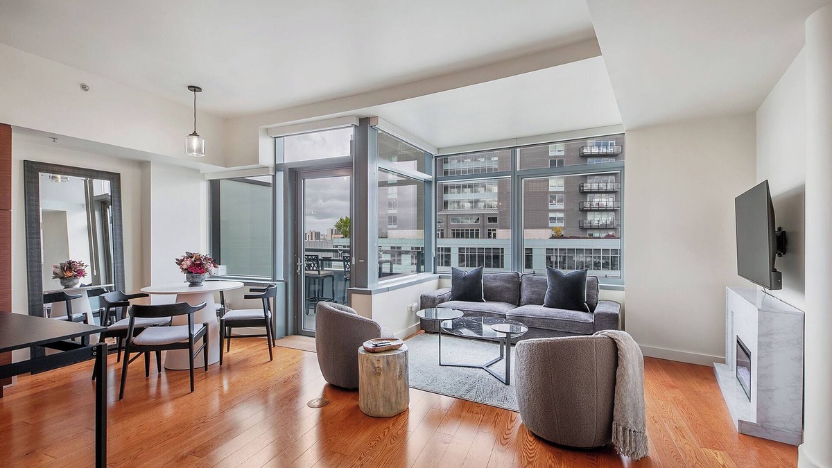 Corbett - Terwilliger - Lair Hill Condo | Luxury high rise condo with river and mountain views, walk to OHSU