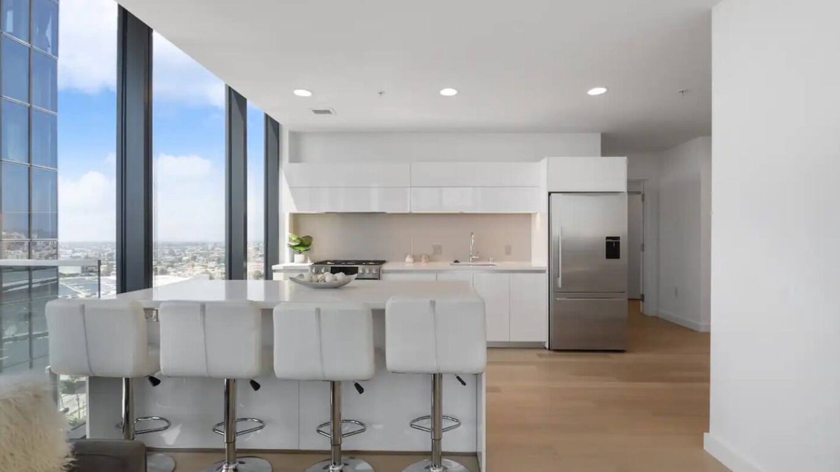 Downey Apartment | Luxury High Rise in DTLA