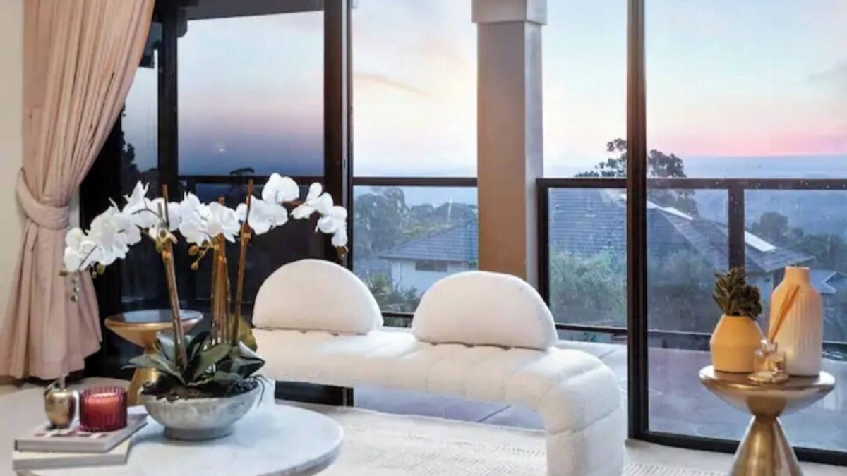 Gooseberry Hill House | Luxury Hillside Home in Kalamunda Hills