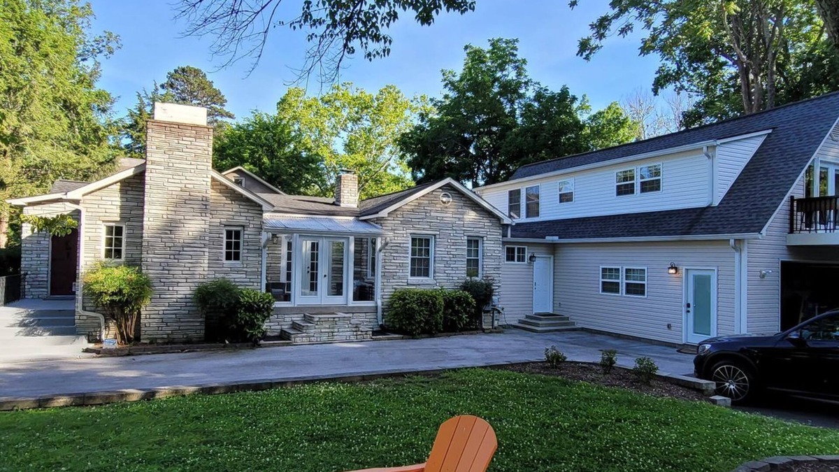 Knoxville House | Luxury Historic North Hills - 3 minutes from Downtown & UT