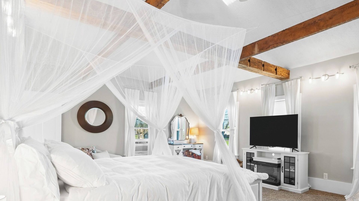 Greentown House | Luxury historic stay 15m from most Canton & Akron events