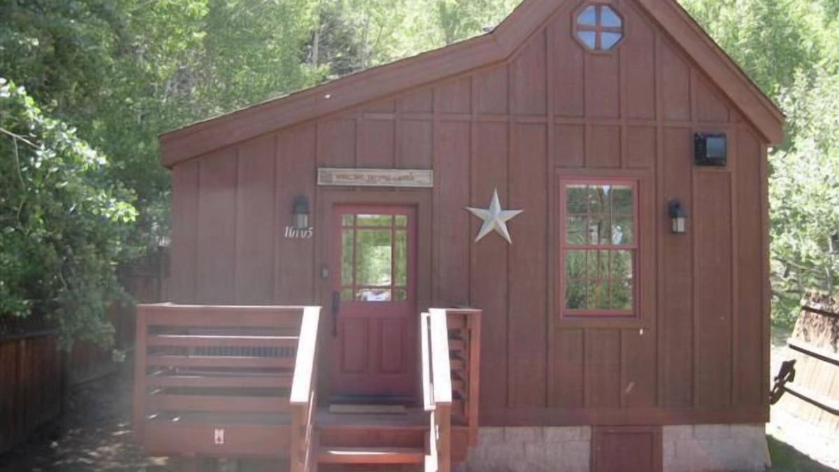 Truckee Cabin | Luxury Historic Truckee River Cabin Hideaway