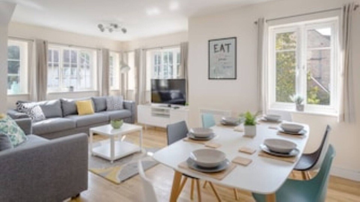 Hitchin Apartment | Luxury Hitchin Apartment, Great Central Location - With Parking