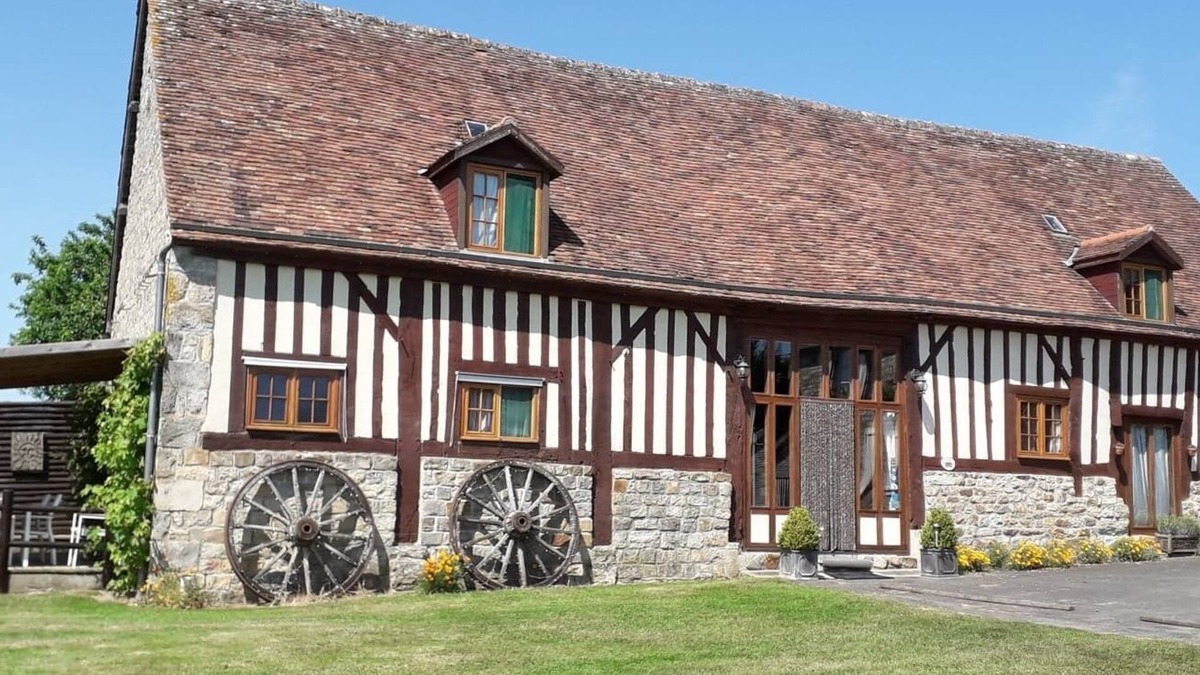 Rouelle House | Luxury Holiday Home * with Pool, Spa, and Sauna a haven of serenity!