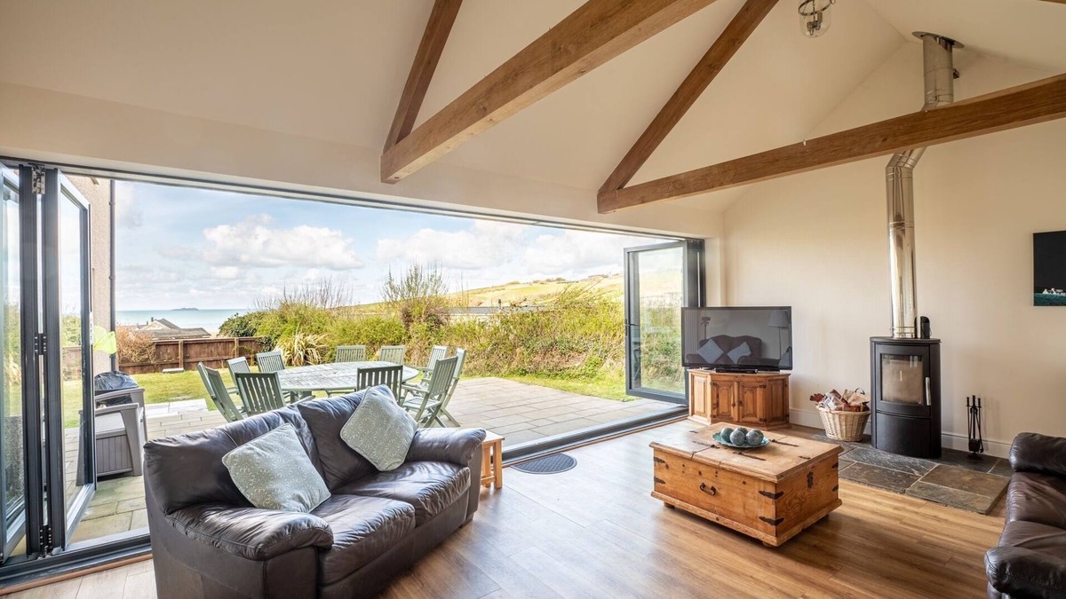 St Brides Cottage | Luxury Holiday Cottage, Beach with Great Sea Views, Broad Haven, Pembrokeshire