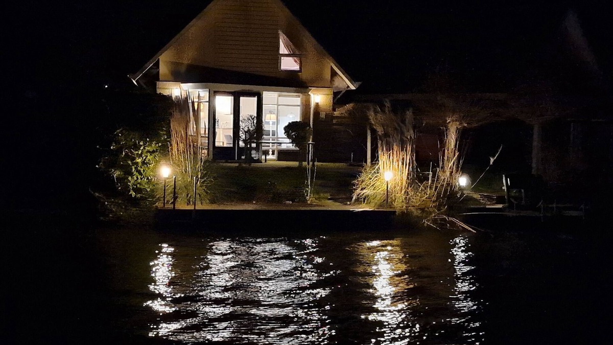 Medemblik House | Luxury Holiday Home, Large Garden, Free Motorboat Usage for Our Guests