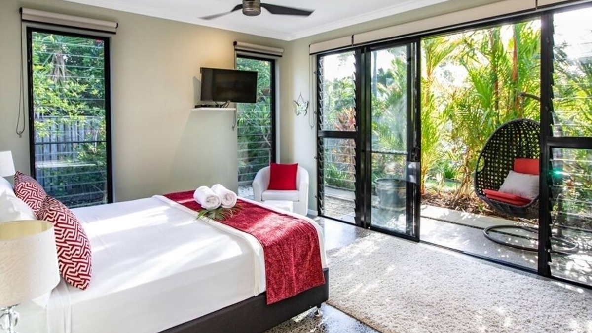 Port Douglas House | Luxury holiday residence in the Beautiful and private Lakes Estate. Private HEATED pool!