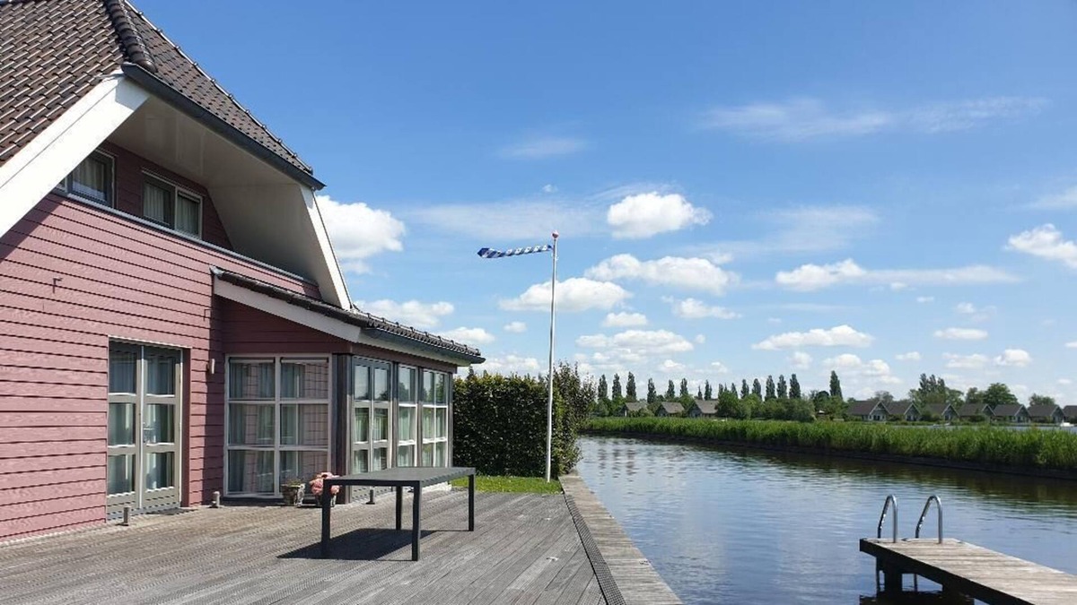 Offingawier Villa | Luxury holiday villa in prime location on Sneekermeer, Friesland, 8-9 pers