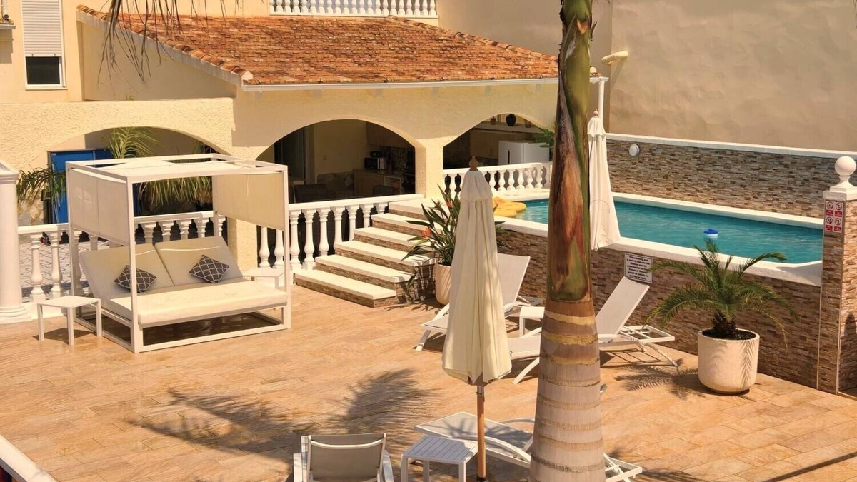 Dolores Villa | Luxury Holiday Villa & Pools, located between San Fulgencio And Dolores