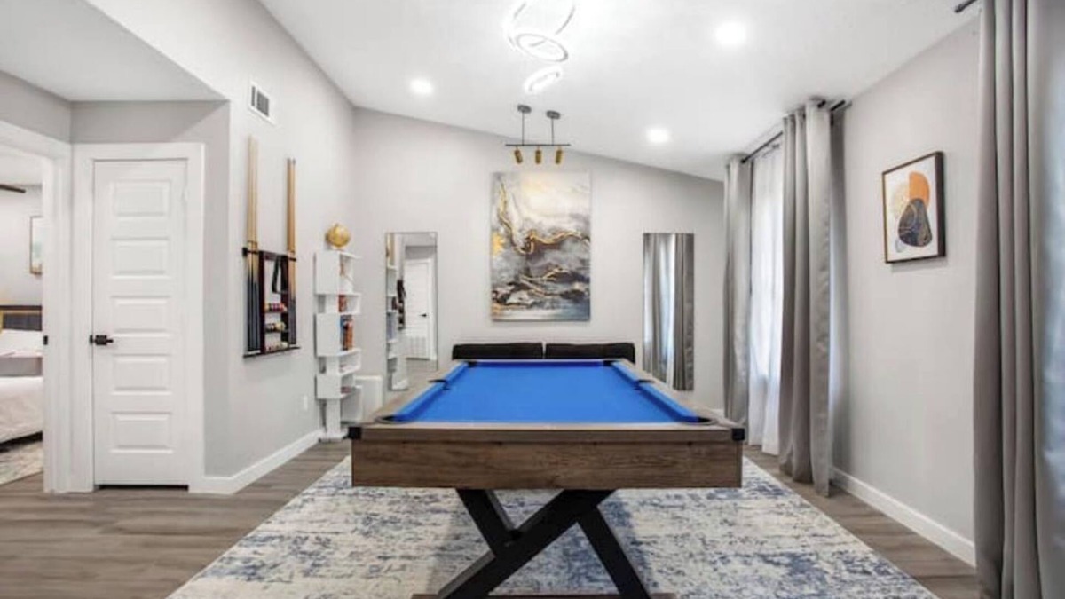 Clodine House | Luxury Home 4 Rooms ~ Pool Table & Poker~ King Bed