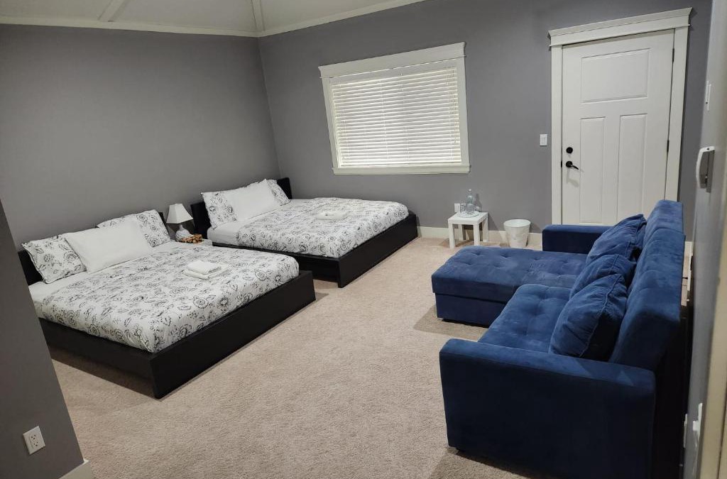 Surrey House | Luxury home 5 mins to surrey central, massive patios and living space