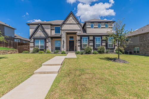 Garland House | Luxury Home, Big Backyard, Family & Friends