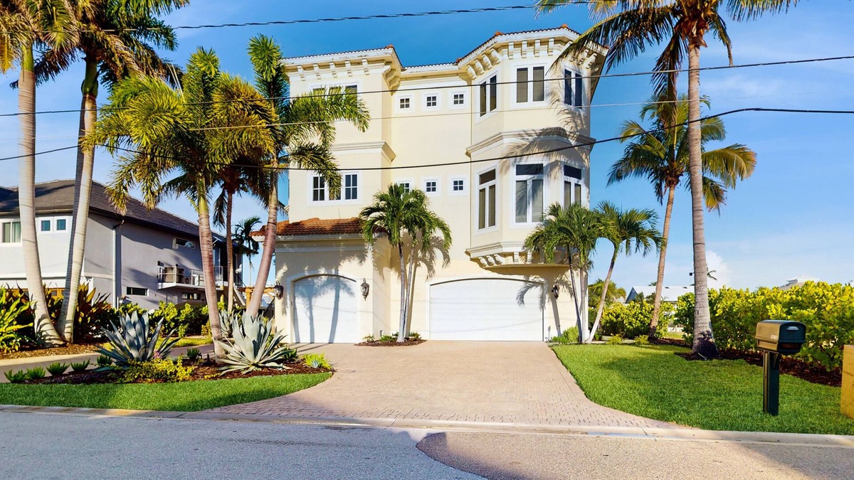 Siesta Isle House | Luxury home boasting waterfront views with pool and golf simulator