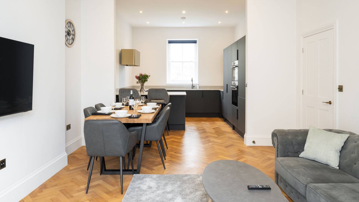 Hele House | Luxury home by the harbour