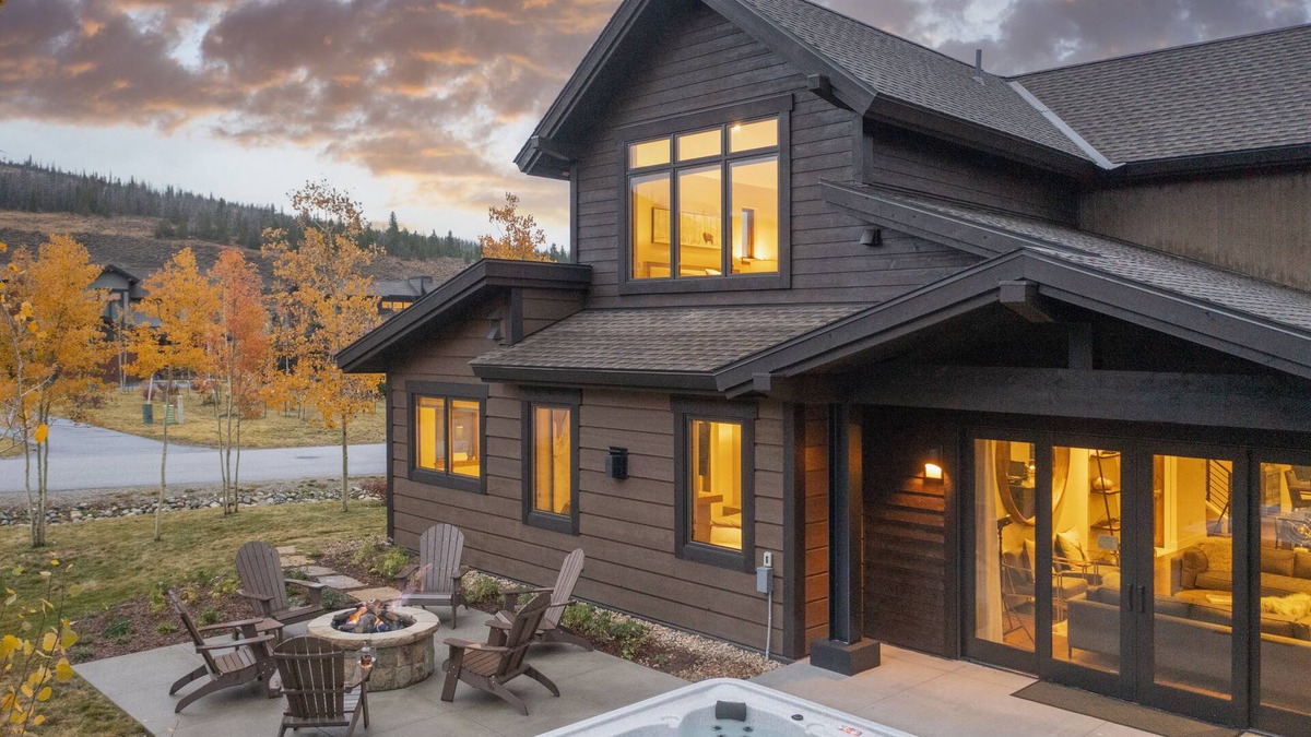Fairmount On The River House | LUXURY HOME by the river! Walk to Shuttle, Hot Tub, Fire Pit, designer finishes!
