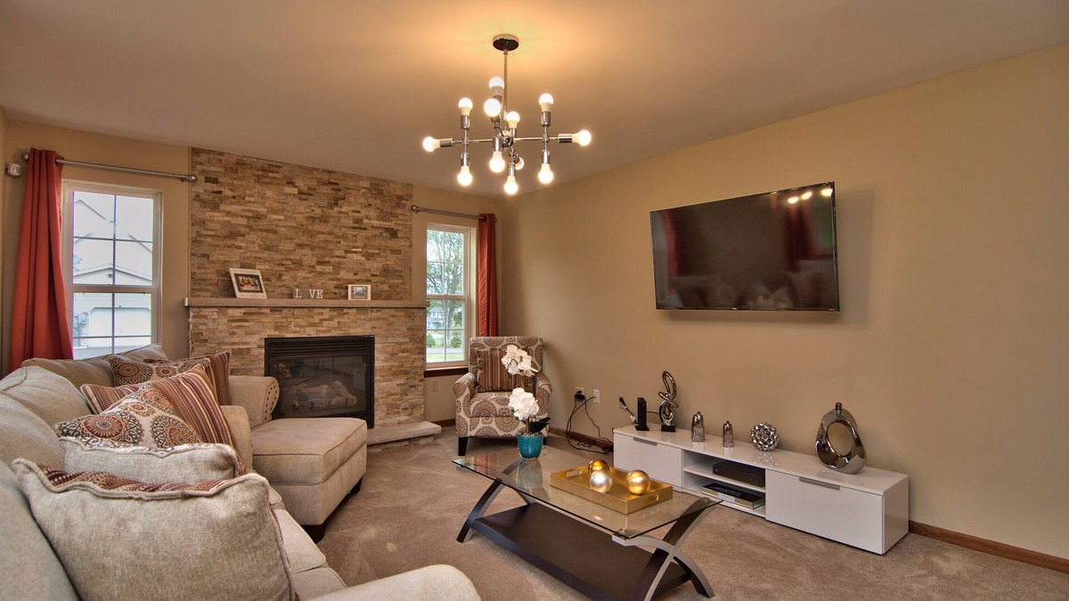 Tunkhannock Township House | Luxury home, close to Kalahari, Ski Resorts, Fireplace, Ping Pong, Pool Table