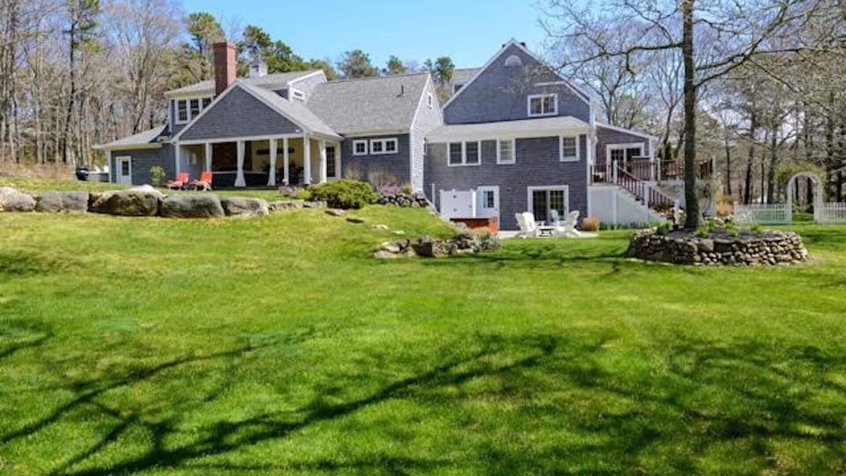 West Barnstable House | Luxury Home for 1 or 2 Families-Safe and Secluded-AMAZING OUTDOOR LIVING