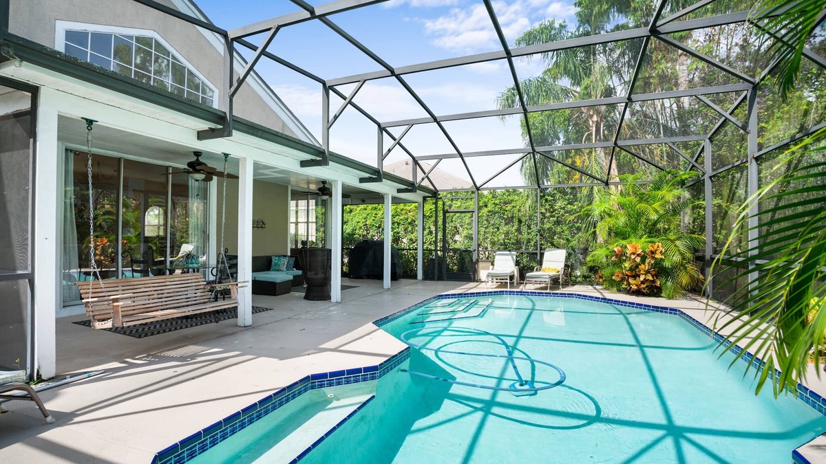 Metro West House | Luxury Home - Heated Pool - 3D Movie Room - Near Disney World & Universal Studio