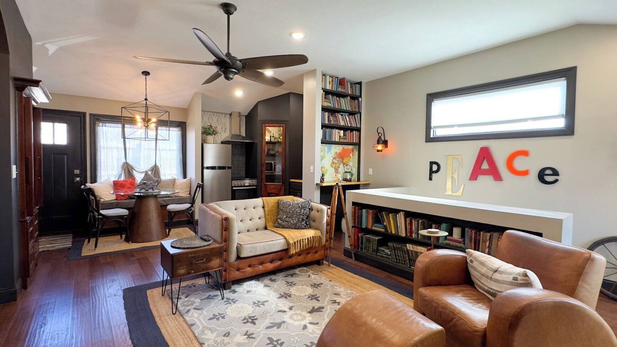 Peoria Heights House | Luxury Home in Peoria Heights with Spa Bath, Wifi, Laundry