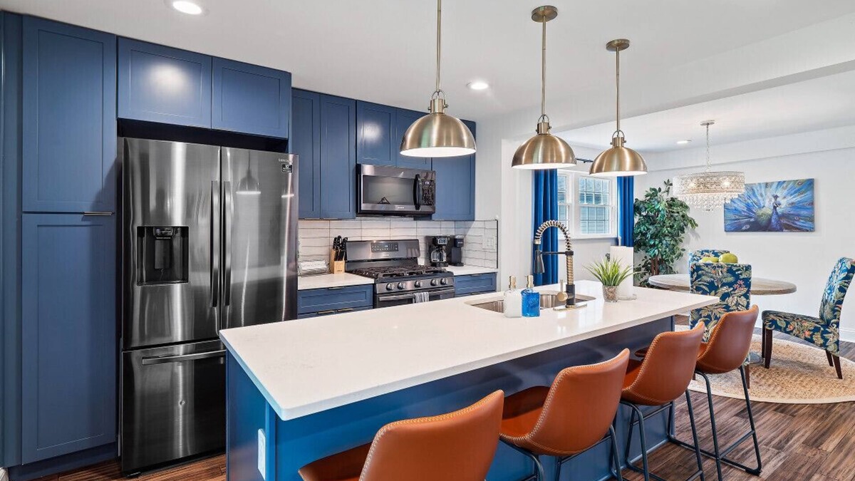 Detroit - Shoreway Apartment | Luxury Home in the Heart of Gordon Square!