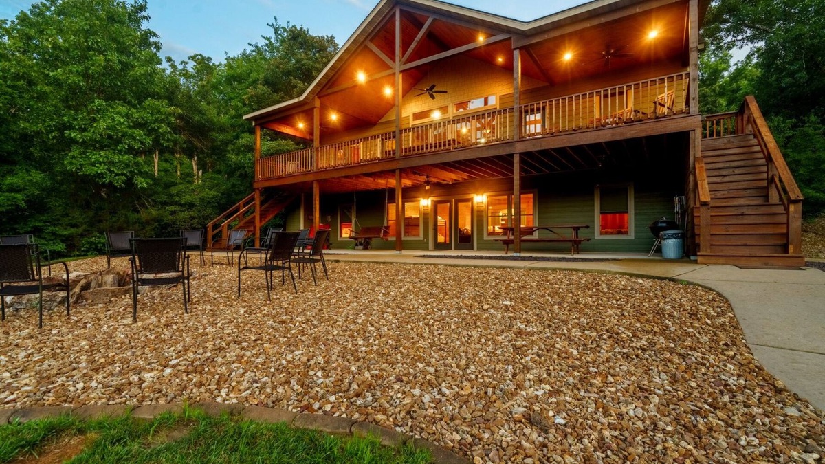 Steelville House | Luxury Home in Woods w/Easy Access to Large Private Gravel Bar on Meramec River