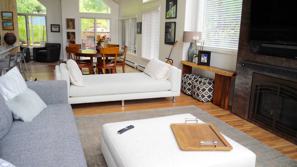 Edwards House | Luxury Home, magnificent Views!nPrivate Jacuzzi, Walk or Free shuttle to ski!