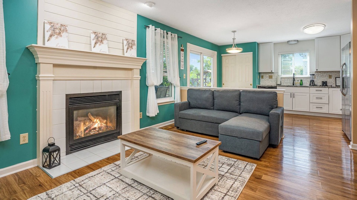 Lindenwald House | Luxury Home near Spooky Nook & Cincinnati attractions!