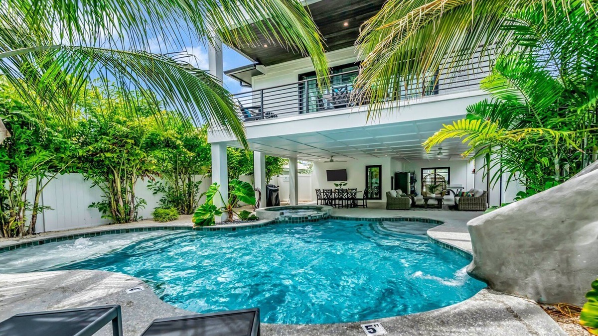 Sarasota House | Luxury Home/Ocean Views/Resort Style Pool w/Slide-Bike/Walk To Beach-St.Armands