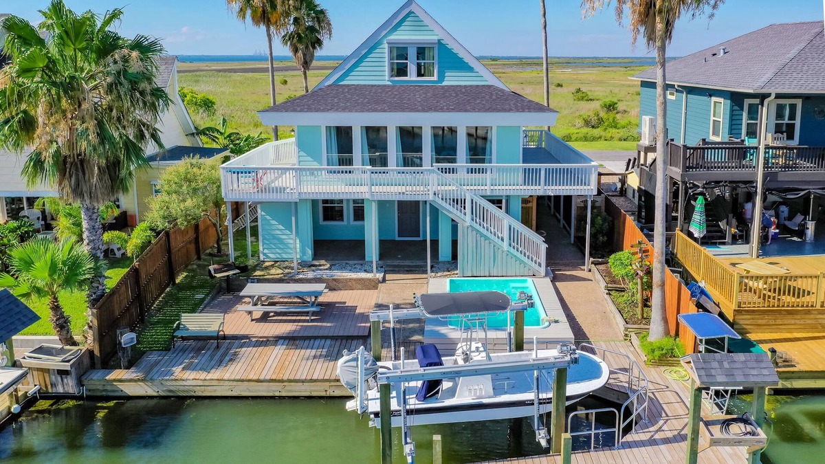 City-by-the Sea House | Luxury Home On Canal