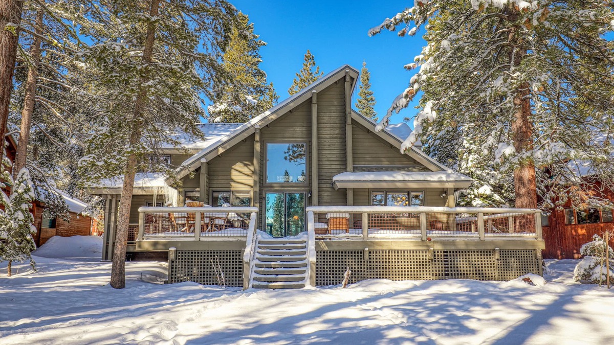Truckee House | Luxury home on Donner golf course