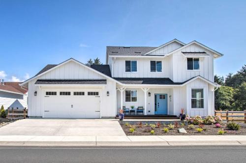 Seaside House | Luxury Home on Golf Course Walk to the Beach!