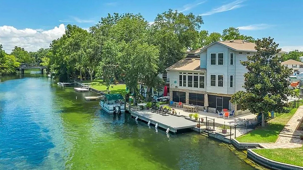 Weeki Wachee Gardens House | Luxury Home on The Weeki Wachee River!