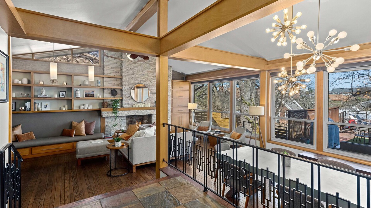 Fayetteville House | Luxury home overlooking Razorback Stadium, Old Main and Alumni House.